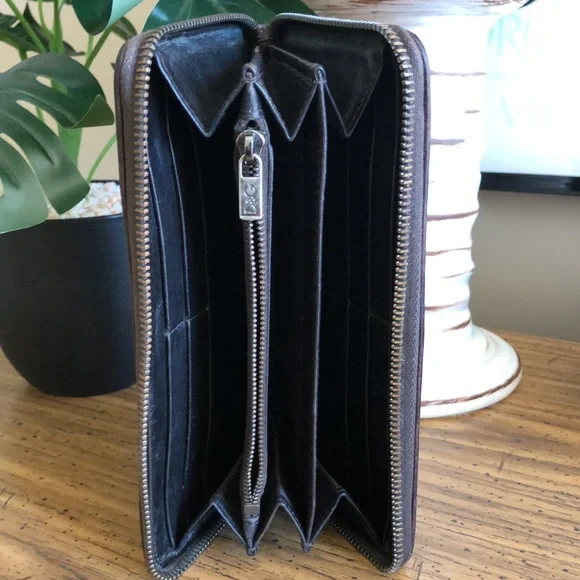 Dolce & Gabbana Leather Continental Wallet - Picture 7 of 11